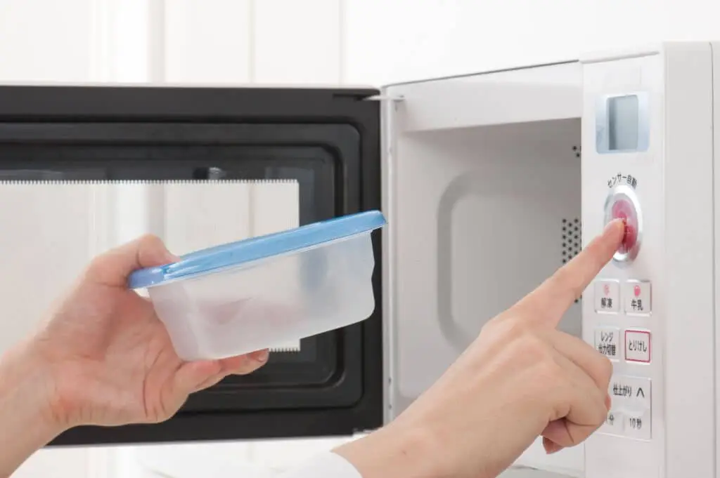 Wadah Plastik Tidak Cocok untuk Microwave