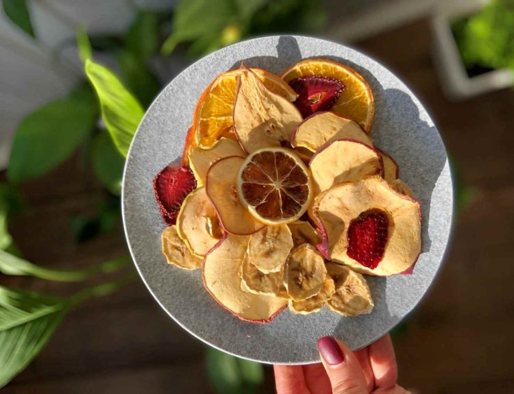 Perbedaan keripik buah dan buah kering